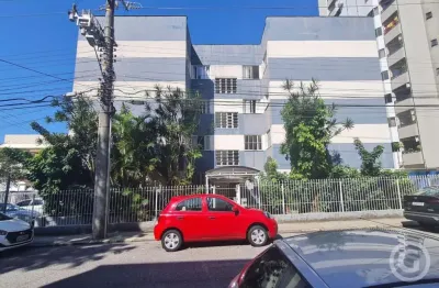 Apartamento semimobiliado no coração de florianópolis