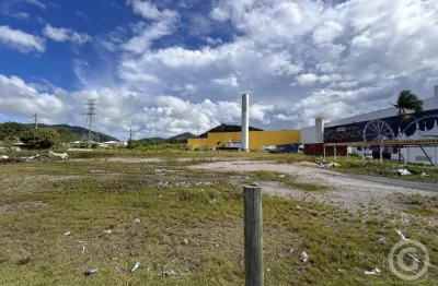 Terreno amplo disponível para alugar em local estratégico em florianópolis