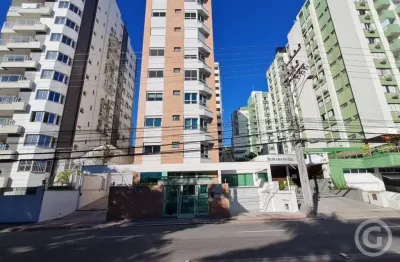 Apartamento espaçoso com vista parcial para o mar em agronômica
