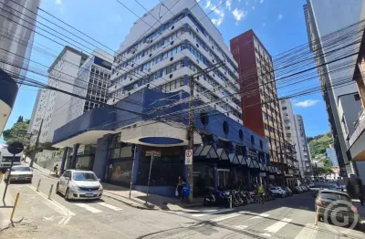 Sala comercial semimobiliada no centro de florianópolis, com vaga de garagem coberta