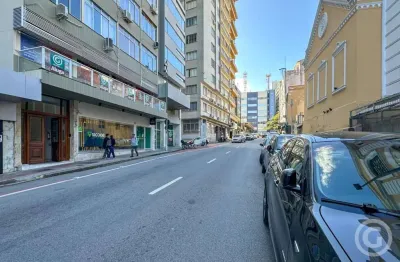 Loja ampla e estratégica no centro de florianópolis - ideal para o seu negócio prosperar