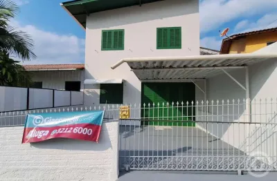 Casa com 3 quartos para alugar na Rua Daria Merize Koerich, 271, Centro, São José