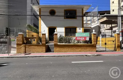 Espaço comercial ideal no centro de florianópolis, com ampla área e estrutura flexível