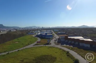 Galpão estratégico com ampla capacidade de carga em palhoça