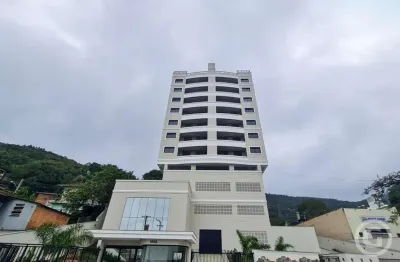 Apartamento semimobiliado espaçoso com sacada e churrasqueira em florianópolis