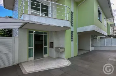 Residência ampla e confortável com excelente localização no bairro estreito, em florianópolis
