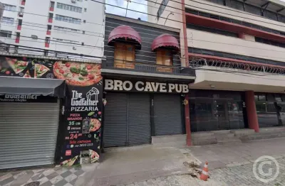 Espaço comercial estratégico com ampla infraestrutura no centro de florianópolis