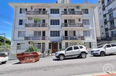 Desfrute do conforto em um apartamento semimobiliado no centro de florianópolis