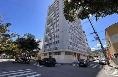Apartamento semimobiliado no centro de florianópolis: praticidade e conforto para sua família