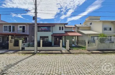 Residência espaçosa com vista para o mar e amplo jardim no bairro coqueiros