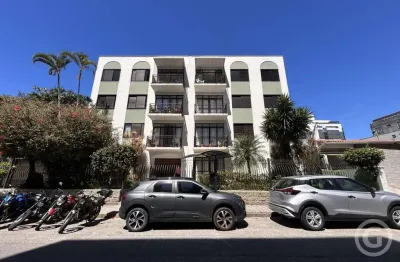 Apartamento semimobiliado de três quartos em coqueiros, florianópolis