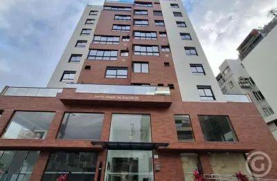 Loja espaçosa com sobreloja em coqueiros, ideal para seu negócio