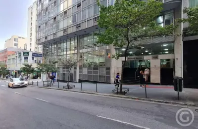 Sala comercial ampla e estrategicamente localizada no centro de florianópolis