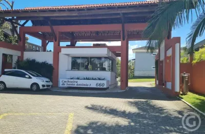 Encontre seu próximo lar em florianópolis: casa espaçosa e com área verde!