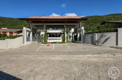 Encontre seu próximo lar em Florianópolis: casa espaçosa e com área verde!