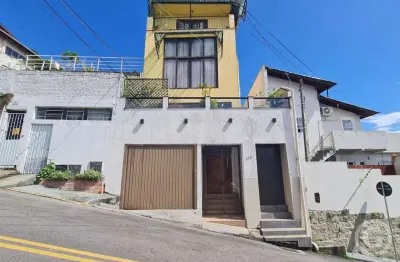 Conforto e praticidade: descubra sua nova casa no centro de florianópolis