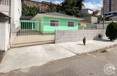 Casa com 3 quartos para alugar na Rua Hidalgo Araújo, Jardim Cidade de Florianópolis, São José