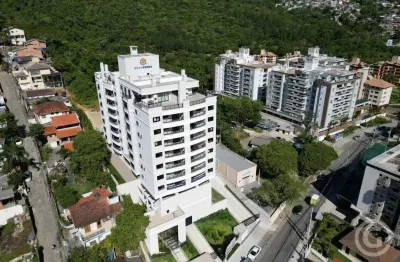 Apartamento amplo com sacada e churrasqueira, em florianópolis