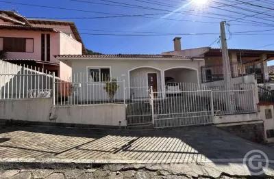 Kitnet mobiliada no bairro trindade: local perfeito para uma vida prática