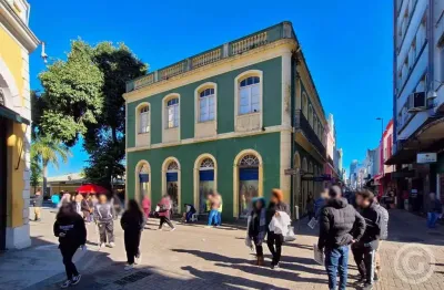 Loja ampla de três pavimentos no coração do centro de florianópolis