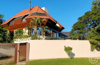 Casa espaçosa em Itaguaçu com vista para o mar e completa infraestrutura