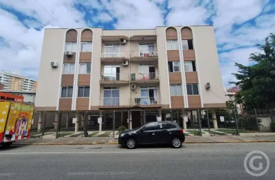 Apartamento semimobiliado, com três dormitórios, no coração do Kobrasol