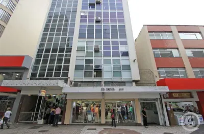 Loja semimobiliada, com excelente localização no Centro de Florianópolis para alugar