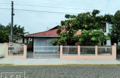 Casa com 3 quartos à venda na Rua Arapongas, 181, Centro, Penha
