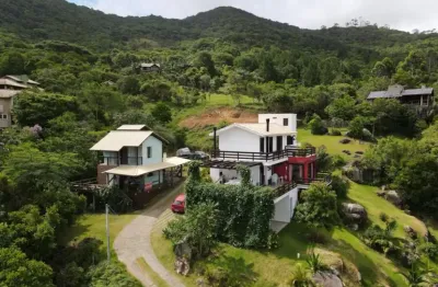 Casa para venda, 4 dormitórios, sendo 1 suíte, 2 vagas, área total 250,00 m²  em local privilegiado no siriu