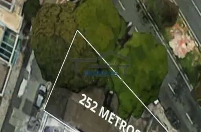Terreno de esquina muito bem localizado com 252 metros.ref 1846