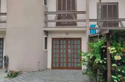 Casa de condomínio, 2 suítes, 3 banheiros, 1 vaga no jd. pes
