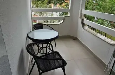 Apartamento  a 500 metros da praia do sapê, com 2 dormitorios, 1 suíte