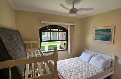 Apartamento com suíte  a 800 metros da praia da maranduba em ubatuba-sp