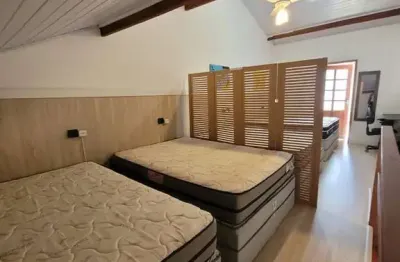 Apartamento a 200 metros da praia do sapê com 2 dormitorios em condomínio comple