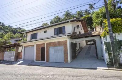 Casa com 3 quartos à venda na gonçalves dias, 64, escola agrícola, blumenau, 210 m2 por r$ 650.000
