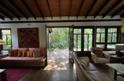 Casa a venda em ubatuba na praia do prumirim a 200 metros da praia com 3 quartos e churrasqueira em condomínio