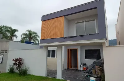 Linda casa legalizada contemporânea a venda vargem pequena com 4 suítes, closet, sendo1 no térreo, piscina e churrasqueira e um belo jardim !