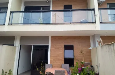 Vendo linda casa em vargem pequena com 3 quartos 1 suíte, sala ampla, lavanderia, portaria 24h.