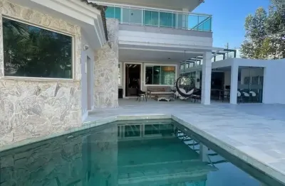 Linda casa a venda no condomínio parc des palmiers no final do recreio início da barra  com 4 suítes, sala 3 ambientes em um terreno de 800m² !