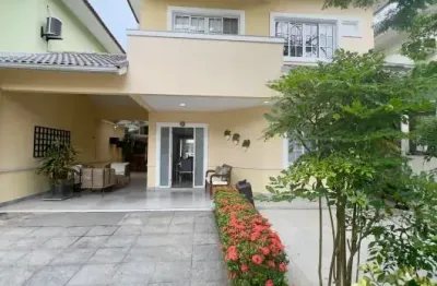 Linda casa legalizada, à venda em vargem pequena com 4 quartos 2 suítes  em um belíssimo condomínio clube !