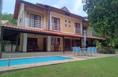 Linda casa à venda em vargem pequena com 4 suítes 594m² de terreno e 320m² de área construída, com uma linda piscina, vista para as montanhas !