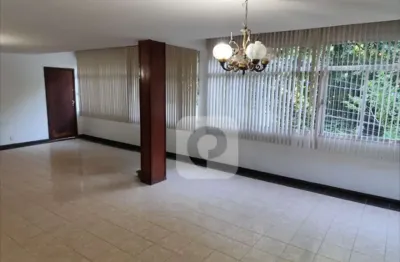 Oportunidade! casa em rua fechada, com 3 suítes, 4 vagas em ótima localização!