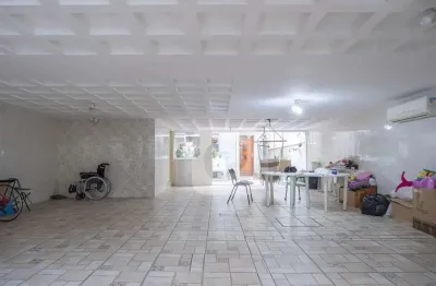 Duas casas de 3 quartos, área de lazer completa de 330m2 - tijuca