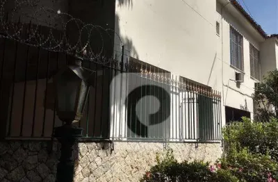 Casa antiga de 125m² para reforma ou restauração em rua histórica da tijuca