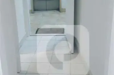 Vendo excelente sala na coração da praça saens pena