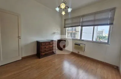 Apartamento de três quartos com vaga (126 m²) a cinco minutos do metrô uruguai.
