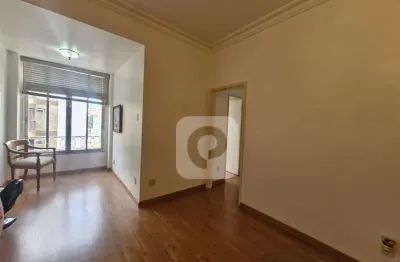 Apartamento de três quartos com vaga (126 m²) a cinco minutos do metrô uruguai.