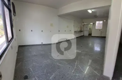 Casa comercial na rua pereira de almeida, praça da bandeira