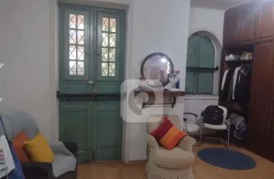 Casa duplex, com 4 quartos,  em rua charmosa na tijuca.