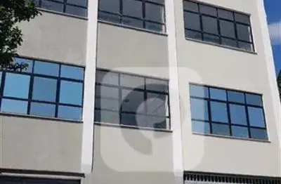 Prédio 3 andares com galpão, amplo espaço e ótima localização